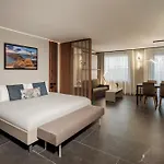 Isabella Hotel *